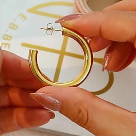 #20 Classic Gold Hoops - Picture 5 of 9